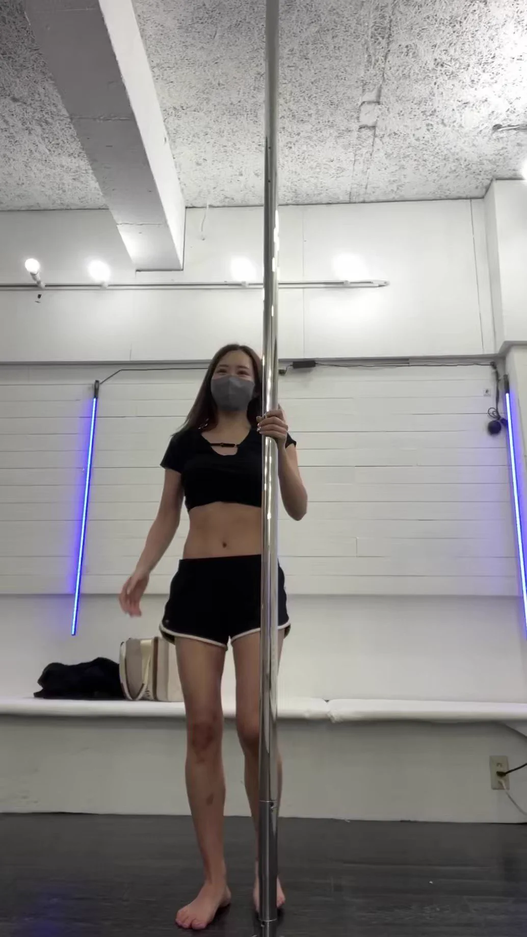 テーマは『Show Girl』写真集だけどショーを観ているような気持ちになって欲しくてこのテーマにしました✨ショーと言ったらポールダンスやろと思って何も表現が分からないから実際にポールダンスレッスンに通う日々を送ってましたw 告知と共に白田のポールダンス練習の動画小出しにしていきます🥹 https://t.co/nLKK1DLg6b