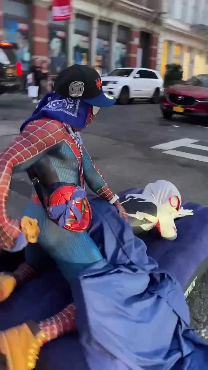 I think I downloaded the wrong Spider-Man movie https://t.co/sfhvraM0ql
