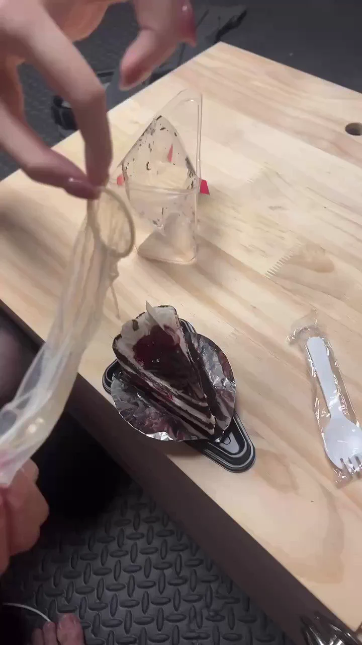 黑森林加点料黏糊的贼好吃哈哈哈哈哈 https://t.co/3h8UdlMv6N