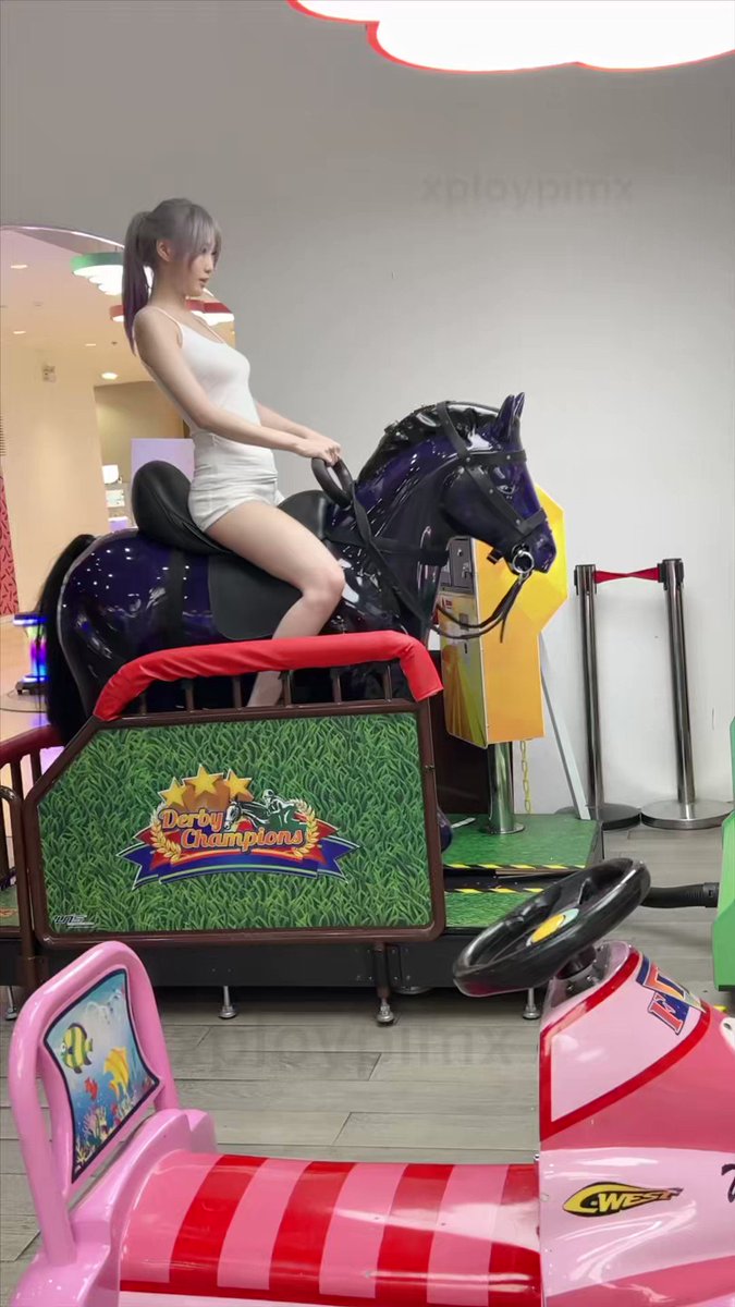 Riding Big black horse 🐎 https://t.co/z2TJJxC9Qe