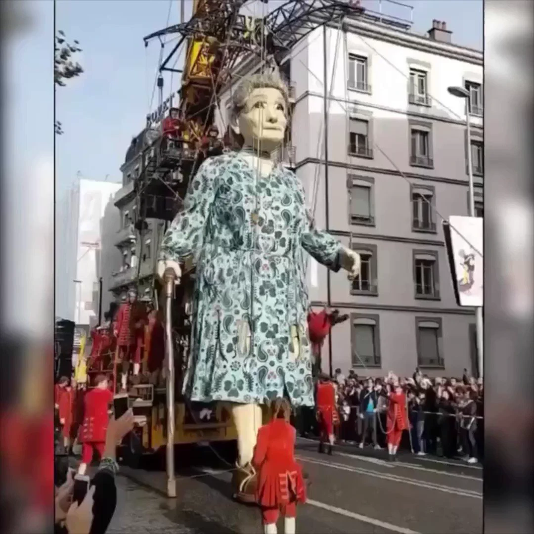 Puppets known as "The Giants" are performed by a French street theater company called Royal de Luxe. They travel around the world, bringing their puppets to the streets. https://t.co/WWoKTGBNHi