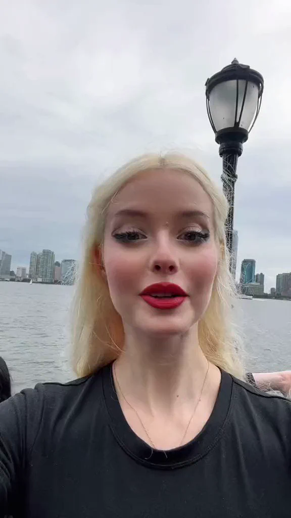 Egirls in NYC https://t.co/8TTZguVmKT
