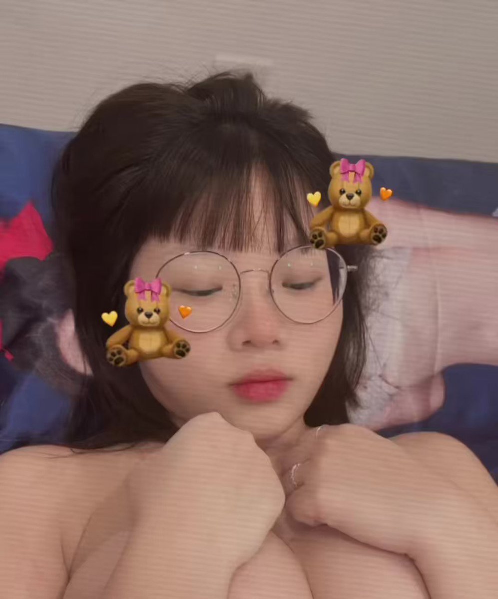 有人喜歡雙下巴的嗎 😚😛🙋🏻‍♀️ https://t.co/XAkrv5zSjG