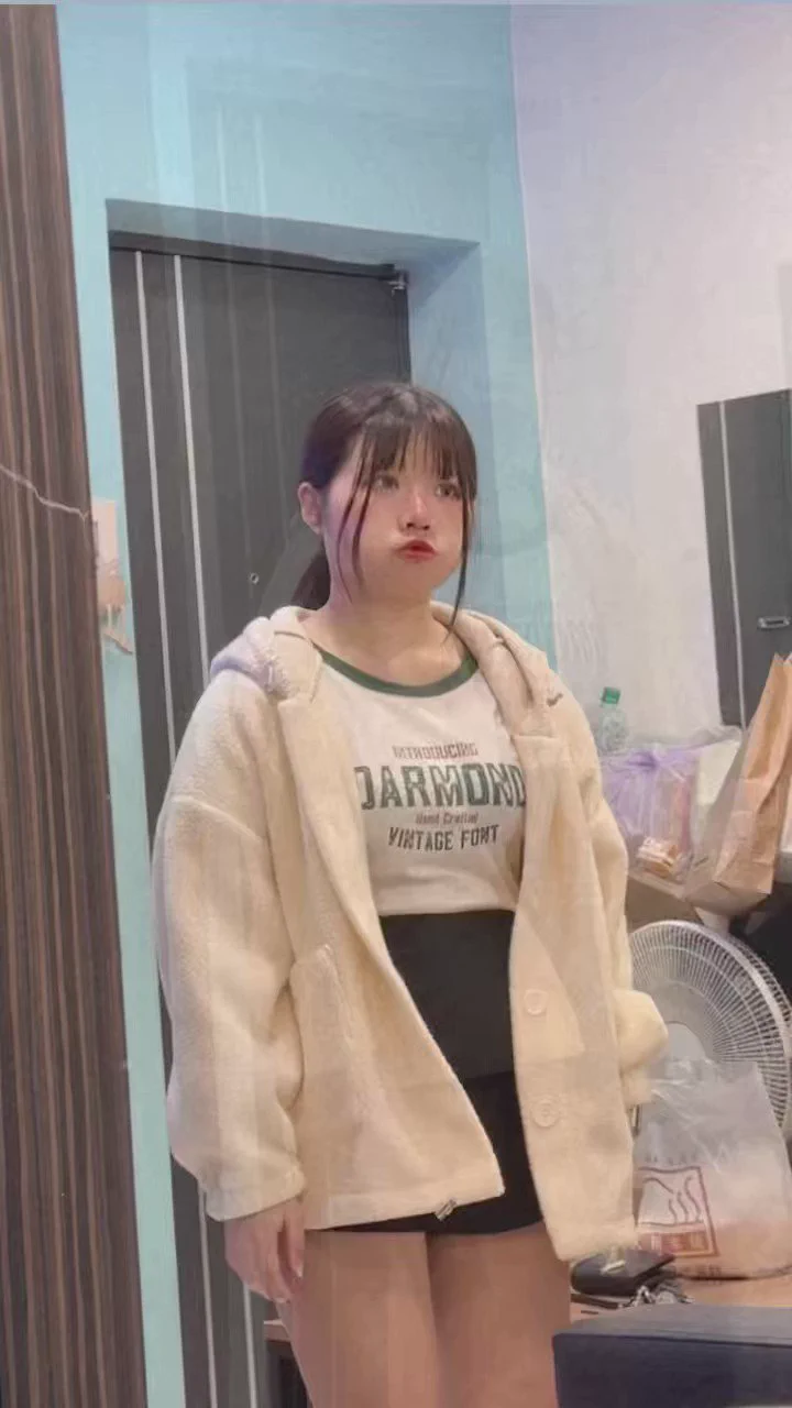 完蛋了啦 被拍成胖嘟嘟🥺🥲 https://t.co/eEnWDGYXK9