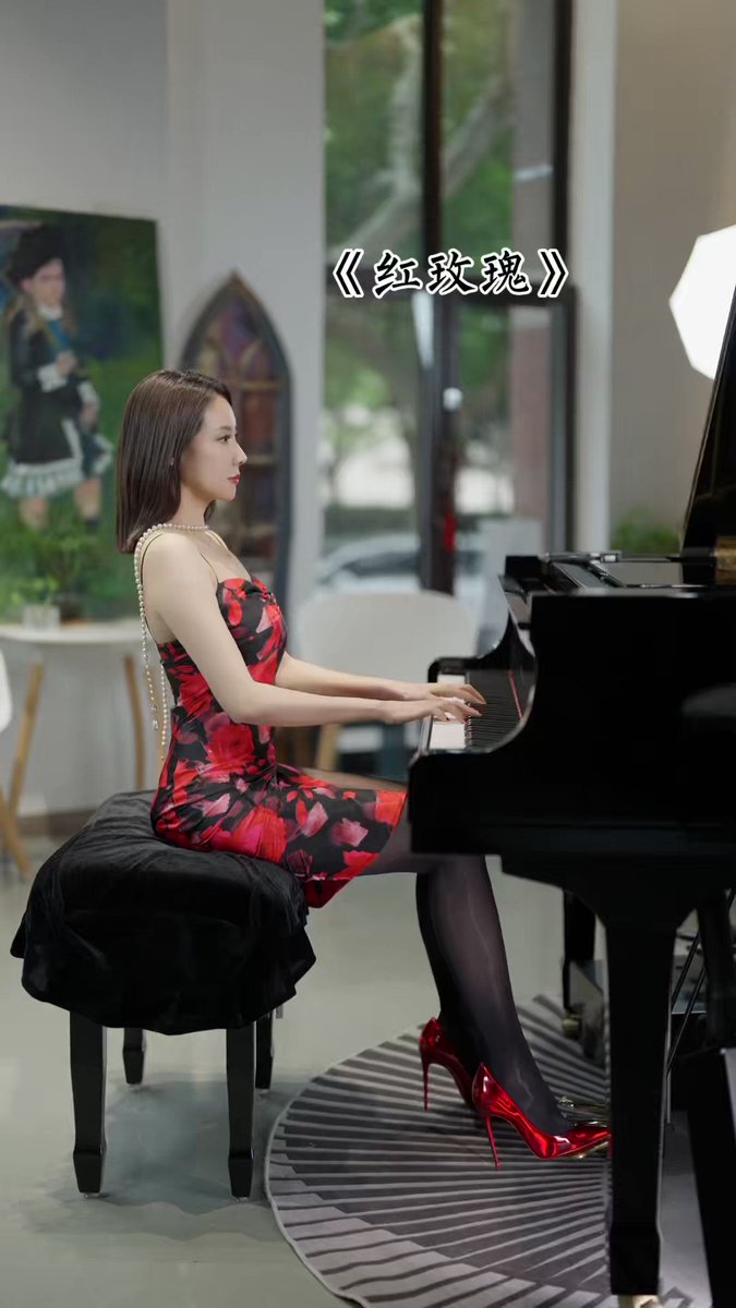 《红玫瑰》得不到的永远在骚动，被偏爱的都有恃无恐。 https://t.co/ikJH3WytT0