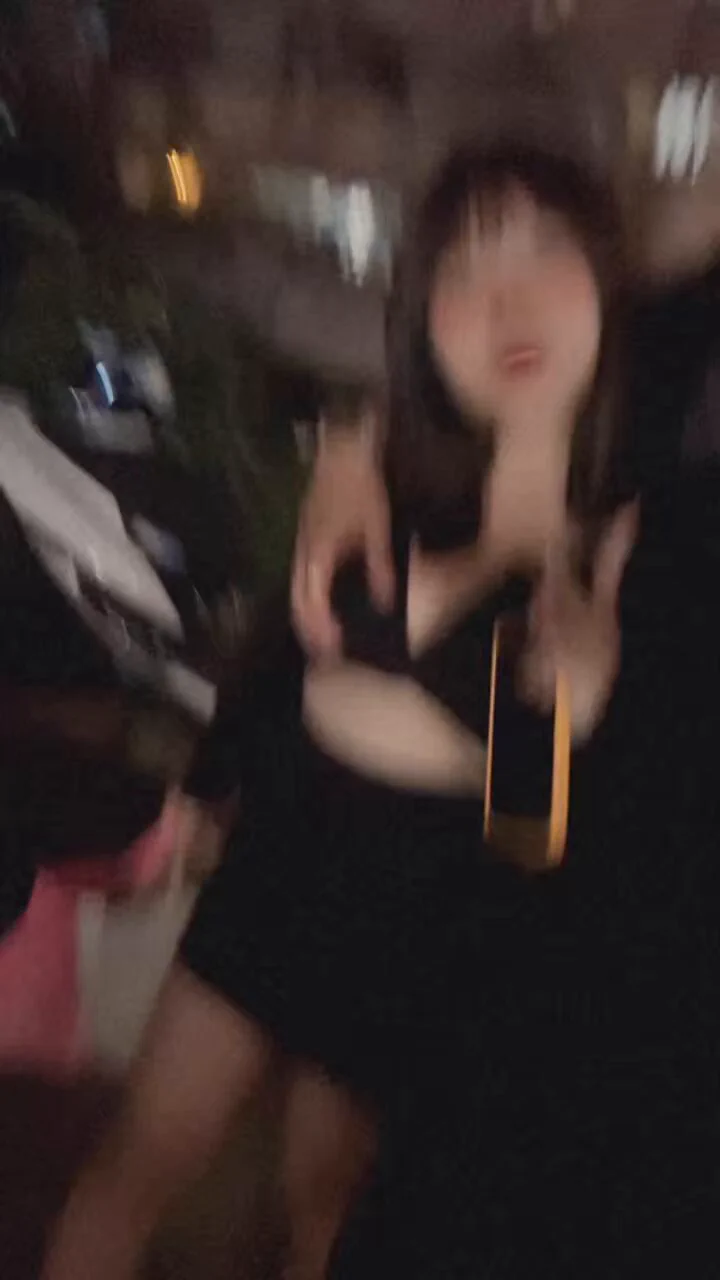 約會手一定都是放在奶上的😗 https://t.co/HxtEZ4cMNp