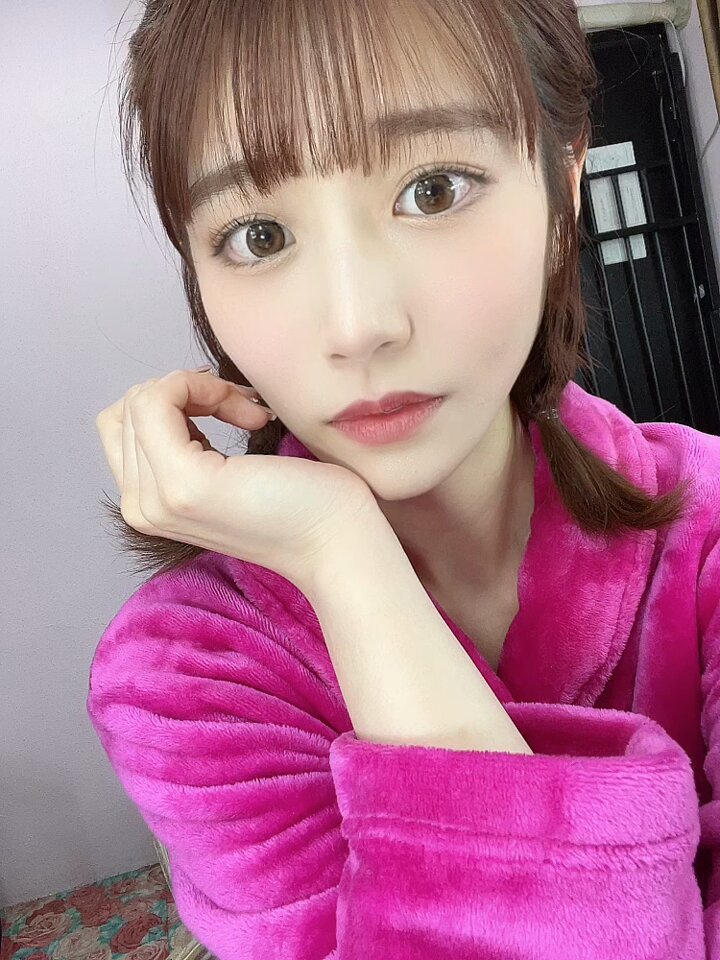 とある撮影中です...♡☺️ https://t.co/DbENZTZ8Cz