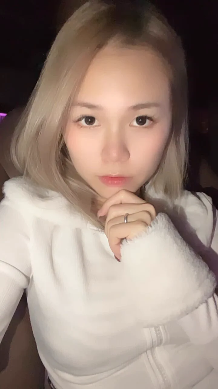 好久不見 你的小可愛回歸今天有點不愉快 需要即時的快樂 https://t.co/0cCguzDZpA