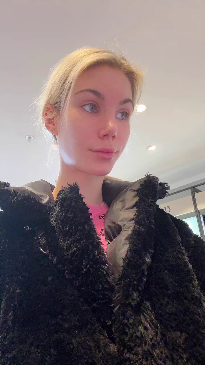 Just tried kylies new perfume and it smells like pussy in bio https://t.co/BScM25Se9T