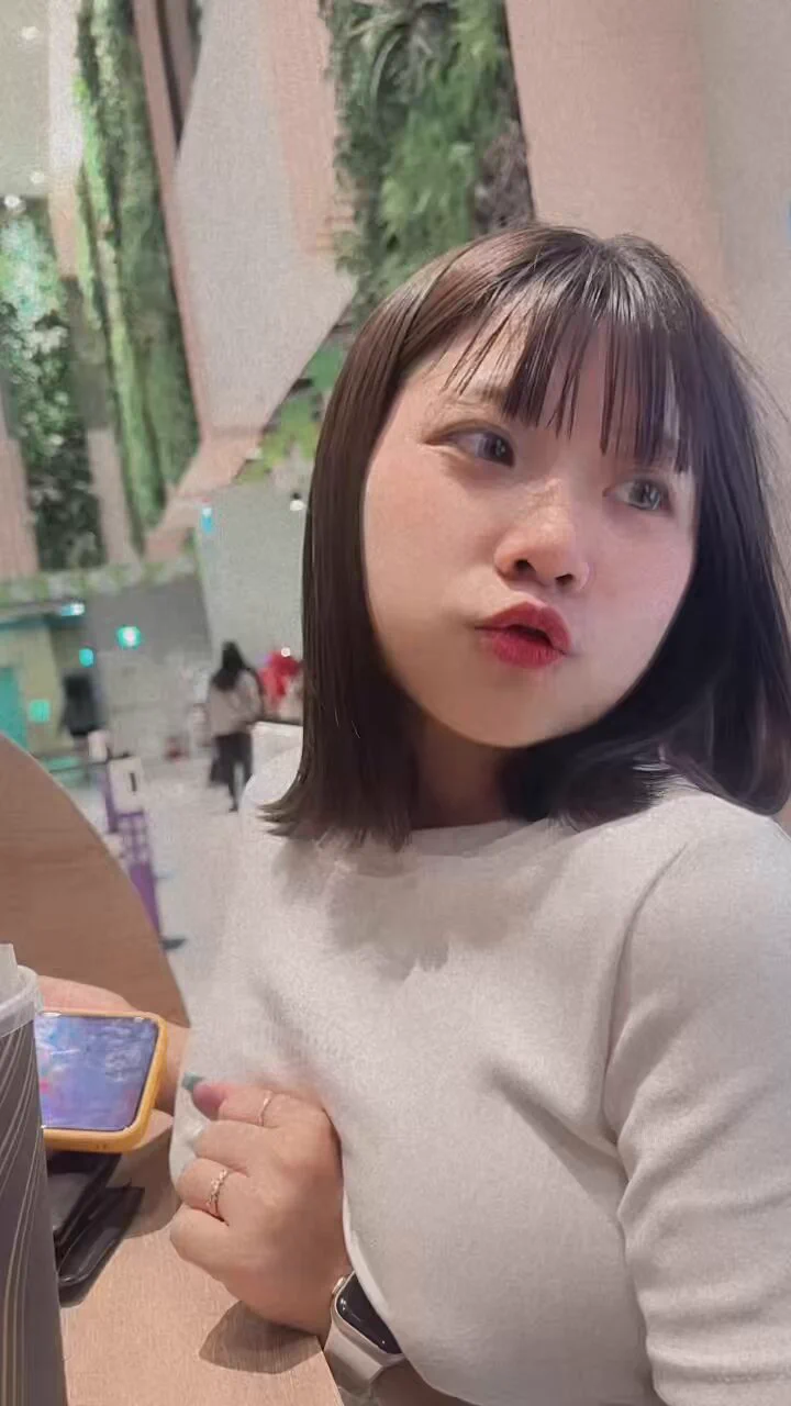 看電影穿這樣74也4很色🥵🥵🥵 https://t.co/aOWBnkl12n