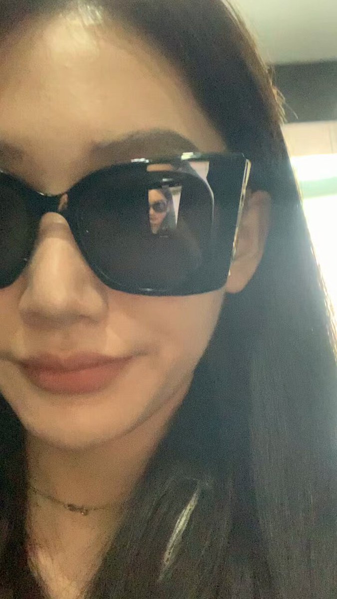 大框墨镜真的是气场神器 https://t.co/h5SWhVgel5