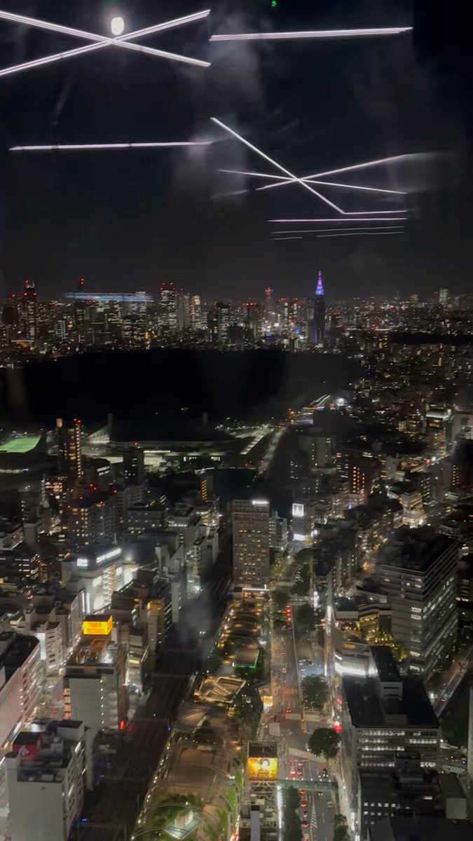 我媽問我為什麼那一大片黑黑的
我說因為當時澀谷事變炸過之後就變成廢墟了
沒想到她還真的相信了😂😂 https://t.co/KSF1Ac2LAL