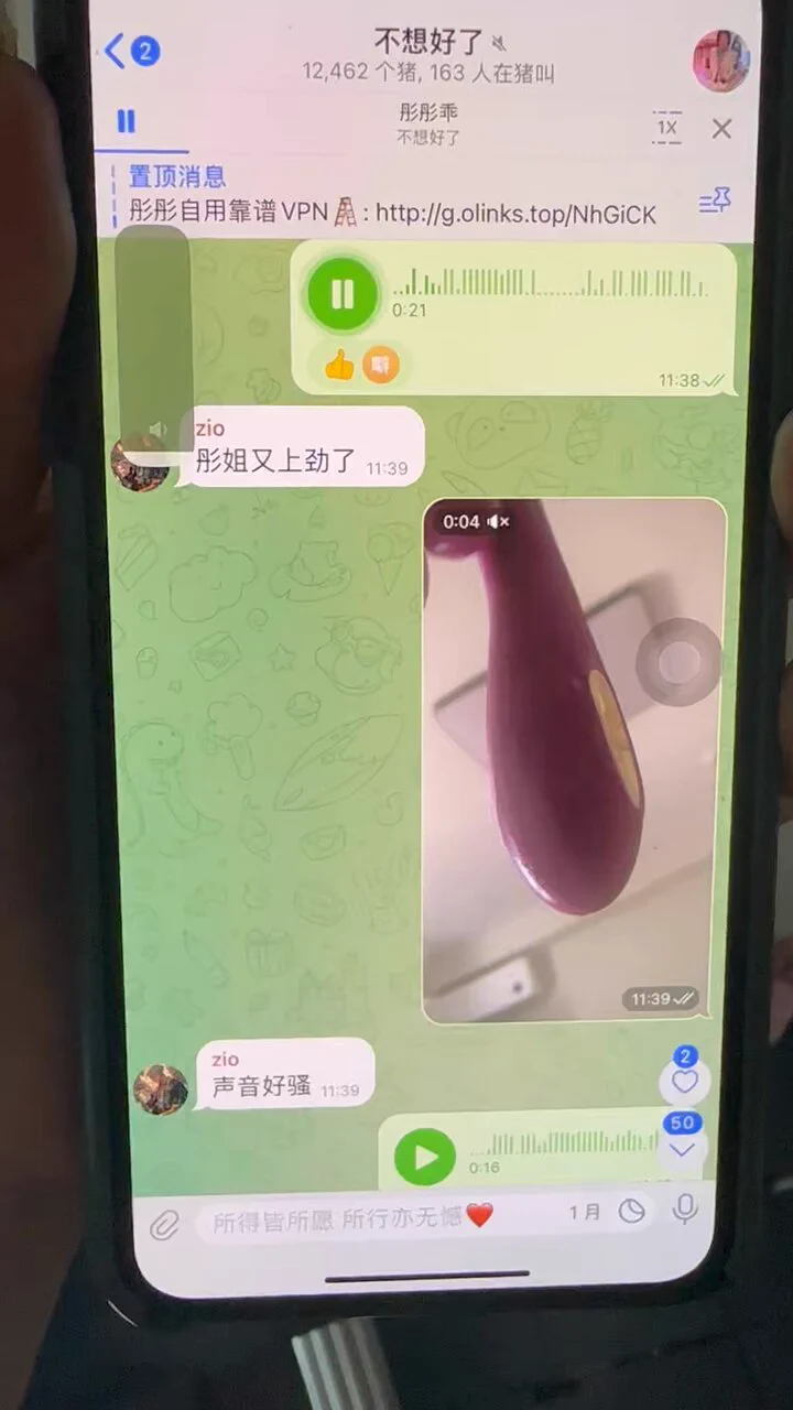 把自己玩的声音都发颤了，是为啥。我为啥那么喜欢说骚话。话说我老公出差了，我得让他知道我多爱他。关注小号@tongtong1223 @tongtong1210进群聊几毛钱的https://t.co/fM0chsBOqk https://t.co/vBtmCofBtB