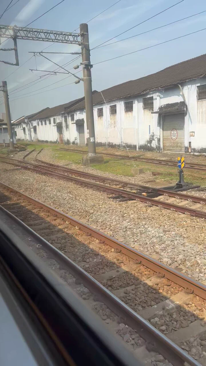 GoGoGo🚂看鄉間小路遠離城市塵囂舒服😻 https://t.co/OBo75Qafft
