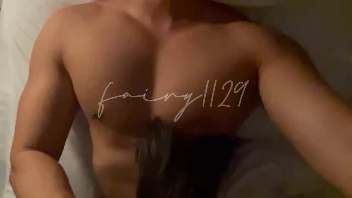 @meirijinsai 学姐的头就是体育生学弟的飞机杯啊 https://t.co/nYV2xSSlIb