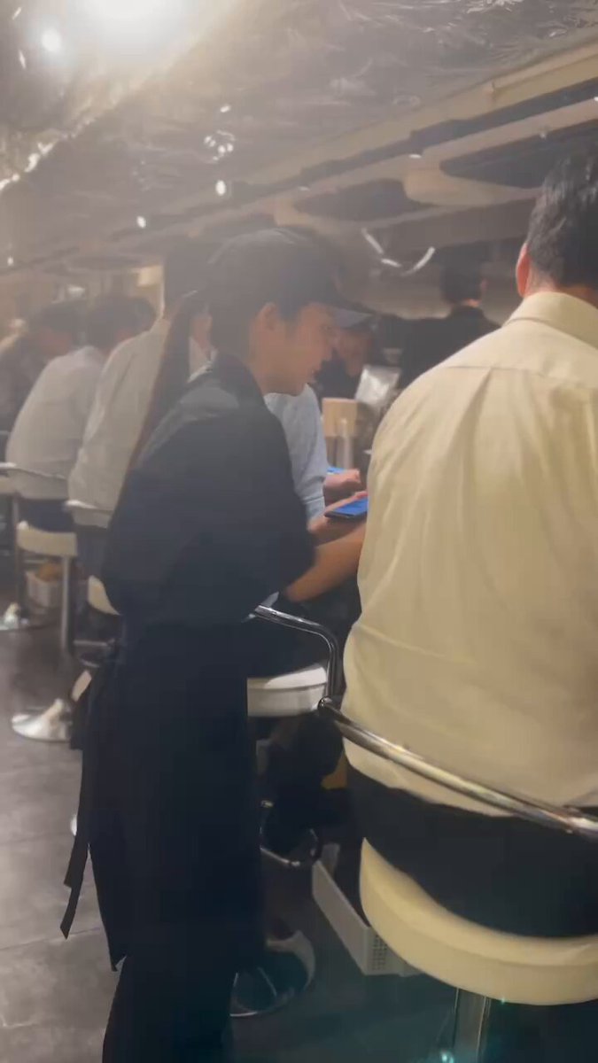 人生初ラーメン屋さん！！！
めっっっちゃ楽しかった😭😭❤️❤️
「美味しかった！」て言ってもらえる幸せがはんぱない、、、、、！！
ラーメン屋さんで働くのが夢だったので
とってもいい経験になりました！！
ご来店くださったみなさんありがとうございました！✨
写真感想ぜひ載せてくれたら嬉しいです🥰🎉
#人類みな麺類とエスサワダ