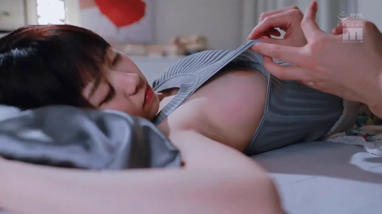 精彩高清有码AV欣赏：猥琐男趁妹子还在熟睡偷偷看妹子的咪咪！ https://t.co/jlM7pPqtgK