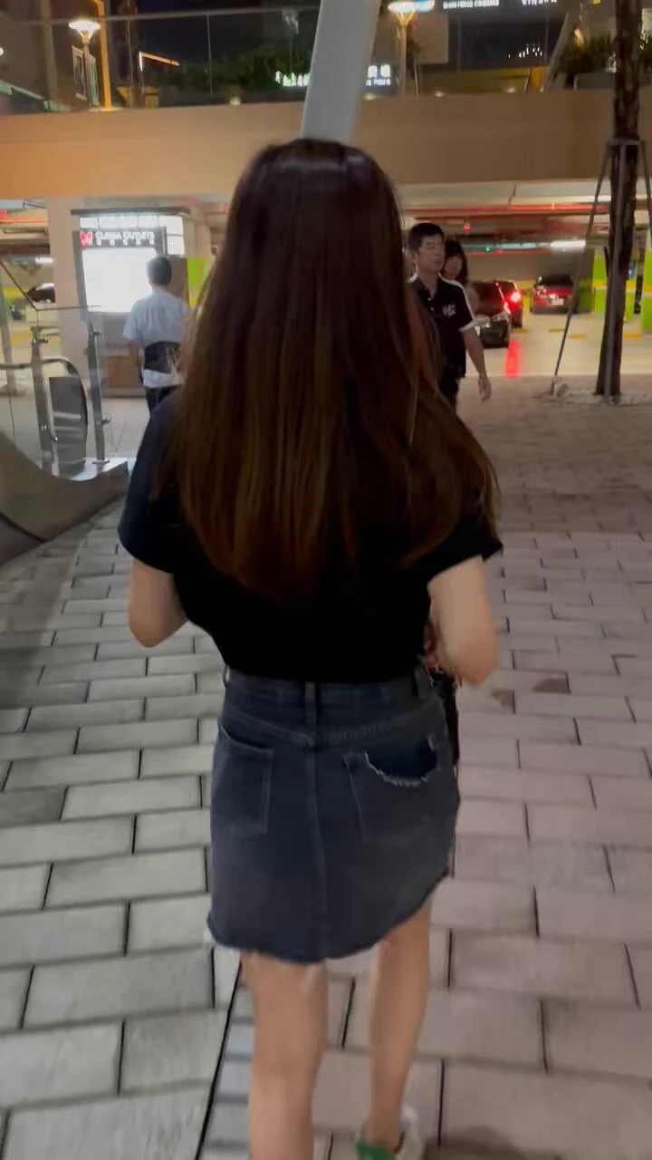 工作之餘，原本只想說隨便急一個青浦附近來華泰探班女櫃姐沒想到妹子的身材比推特上照片還纖細而且完全沒先通知他竟然今天沒穿內褲上班好色哦好#騷底#華泰櫃姐#腿控#髮香#不假人設#真實時間 https://t.co/8KvqFZO7Nq