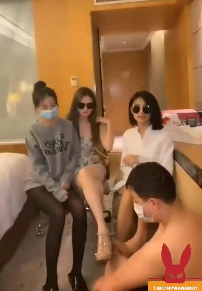 柠檬小主 绝美老婆带着闺蜜一起羞辱绿帽老公，剧情刺激！

#绿帽羞辱 #绿奴调教 #绿帽调教 #群体调教 #绿帽 #绿奴 #绿帽视频 #绿奴视频 https://t.co/L9O4uBs6iF
