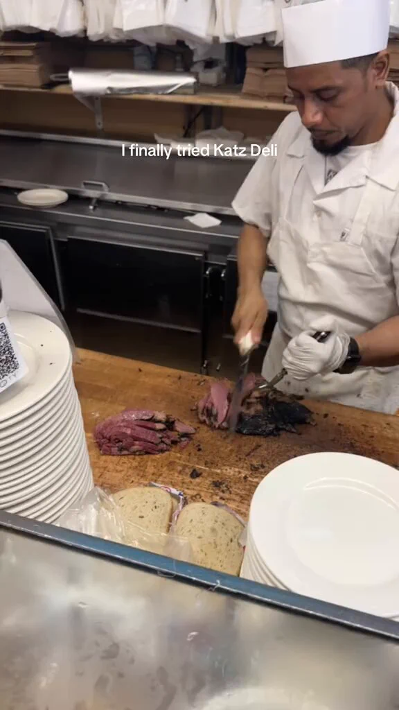 ニューヨークの4000円サンドイッチ🥪

これはあり？なし？

 https://t.co/0G8fz5Abvo