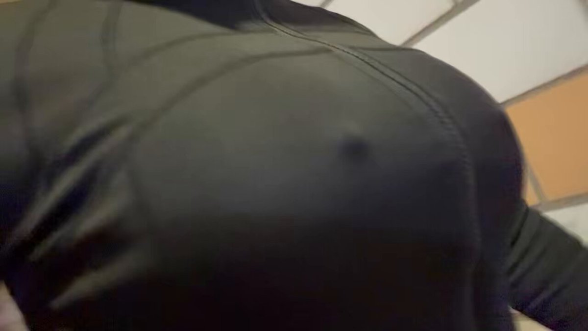 传下去zoey 跑步不穿内衣😆 https://t.co/hTOH3Ebat1