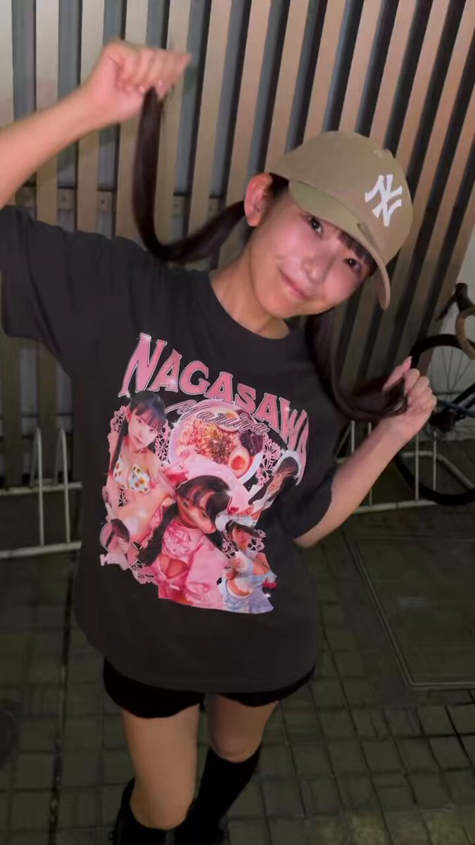 Tシャツこんな感じ！！まりはL着てます🥹
色味はダークグレーみたいな感じです✨
みんなでおそろしたい🥹❤️🫶

#まりちゅう生誕祭2024

https://t.co/IObWr0jRA7 https://t.co/R4R2ClTbjz