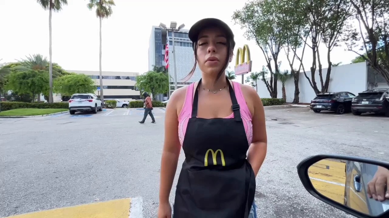 Sexy 19yr old Latina slut @meldabby would rather fuck than work🍑💦🍔🍟https://t.co/bVH8J35a7C https://t.co/sK53yUU6LL