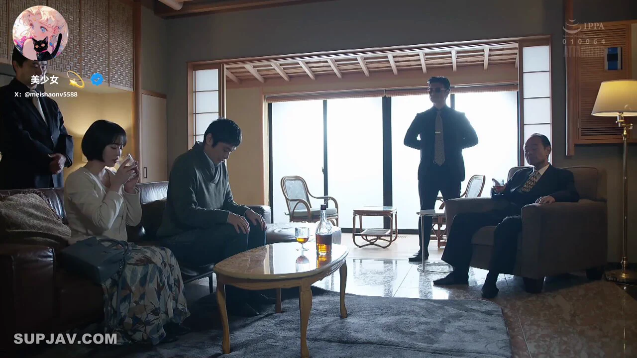 欠债的男人带老婆来道歉 没想到他老婆却是小时候的暗恋对象 男人为了还债老婆都卖了投稿：@RLWJ_kuking@JWCJ_kuxs https://t.co/wSva3nvVOX