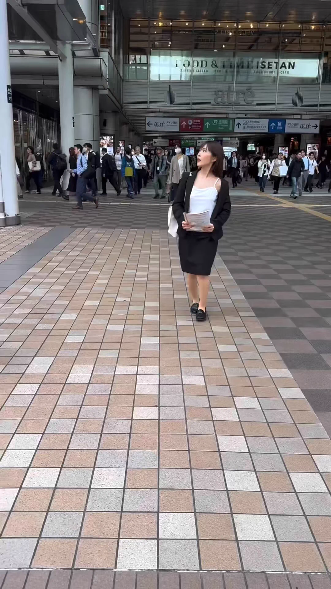 あざとい女に話しかけられたらどうする？ https://t.co/GEK0GnZLKH