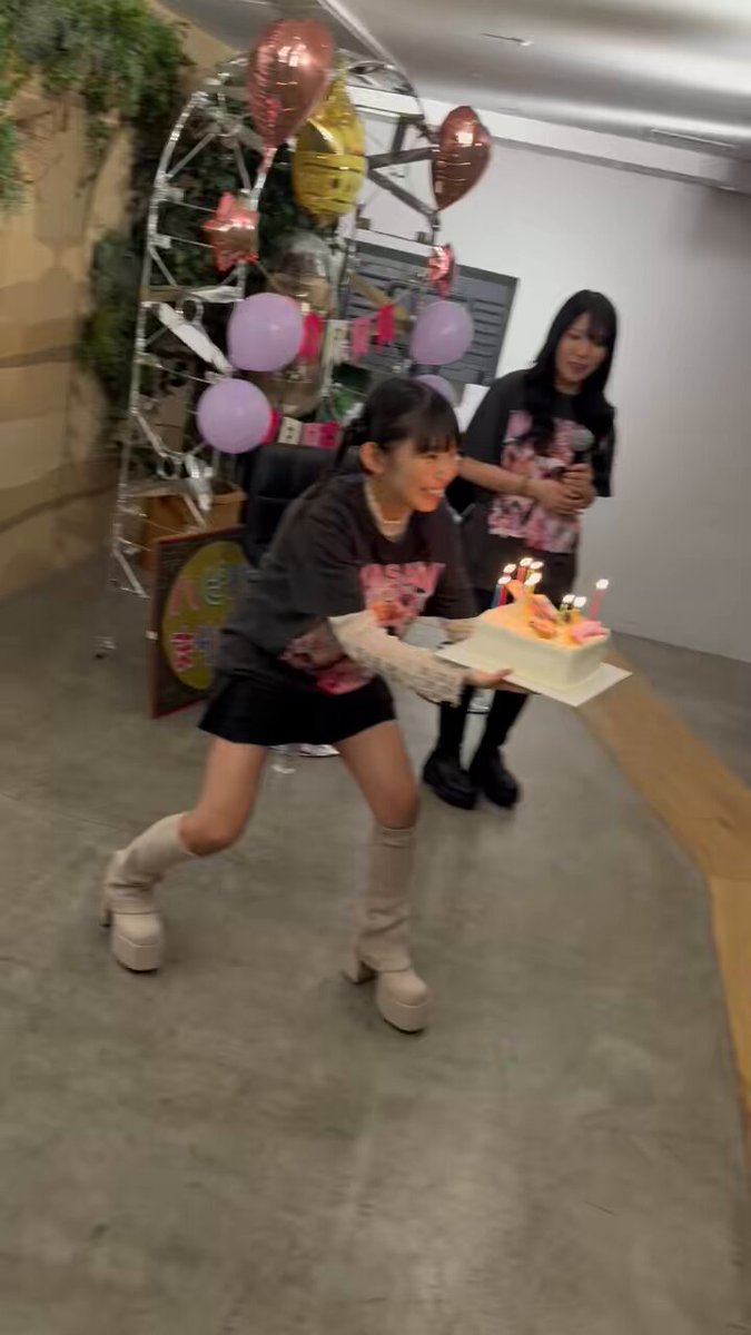 #まりちゅう生誕祭2024
毎年お祝いしてもらえる幸せを噛みしめてる〜！
遊びに来てくださった皆さん本当にありがとうございました🏅✨❤️
プレゼントもたくさんありがとうございます😭😭❤️
このあとアフターパーティー来られる皆さん
よろしくおねがいします！
飲みますよーー！！！🐈‍⬛🐈‍⬛🐈‍⬛ https://t.co/ksmjJaTf8X