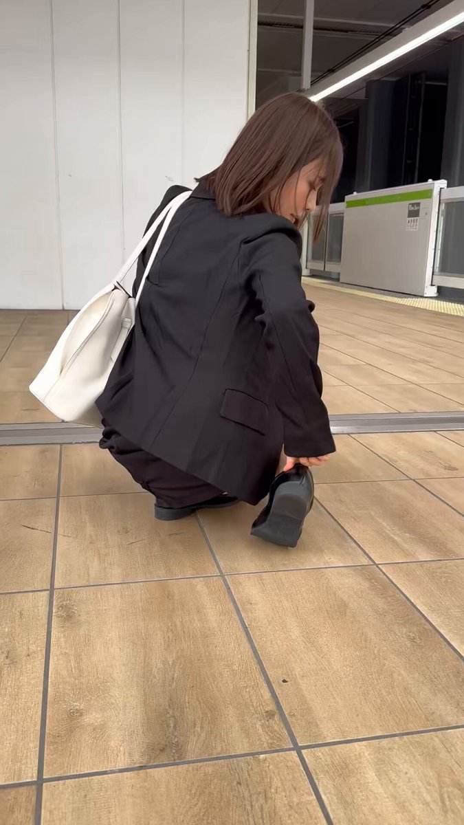 完全に出遅れました。
無人のホームに焦るOLに応援ください https://t.co/bCRxuCQ9KT