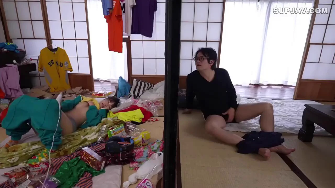 @Mrds525 一墙之隔两个戴眼镜男女不停输出 https://t.co/j8RVq7fmFp