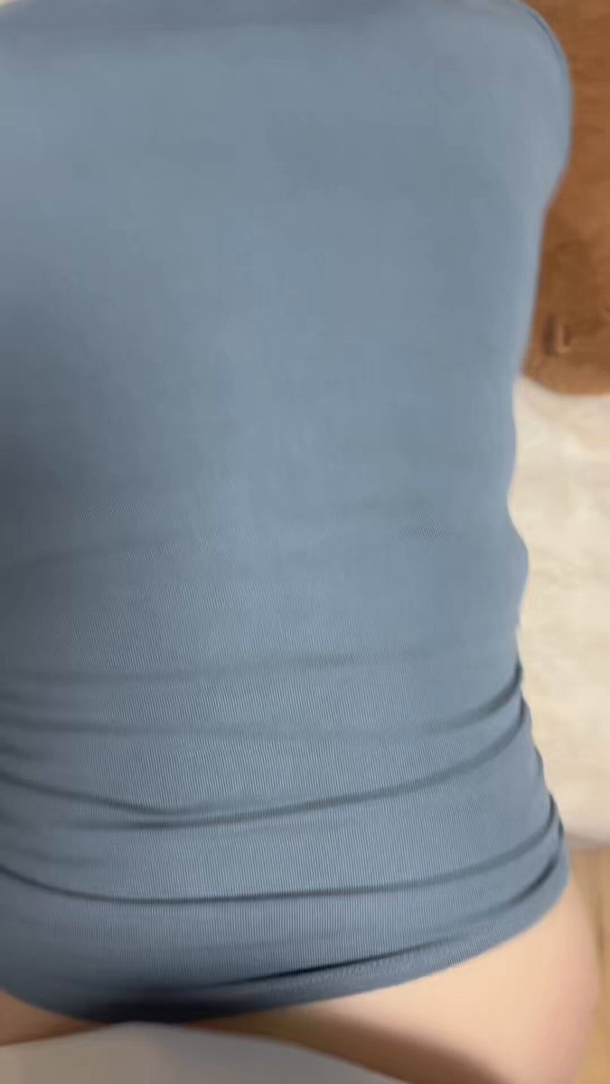 思虑了再三把大姐拉到我和老婆的卧室😁
孩子在客厅看电视，我想在家里老实点的，没有忍住
@UeeTuip 
@UeeDok 
@UeeWhy 
@UeeFairy https://t.co/1TRcA2mHEY