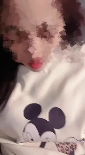 想留住每一个美好的瞬间 和你各种的样子 记录正经的外表下一颗反差的骚样我的说辞，实际上是一位粉丝建议的🙏🙏🙏也不知道大姐听到没有，来着例假呢@DaFoer_ @UeeTuip @Daguidiyi @UeeDok @Fojiangnice @UeeWhy https://t.co/qyDsanRSxv