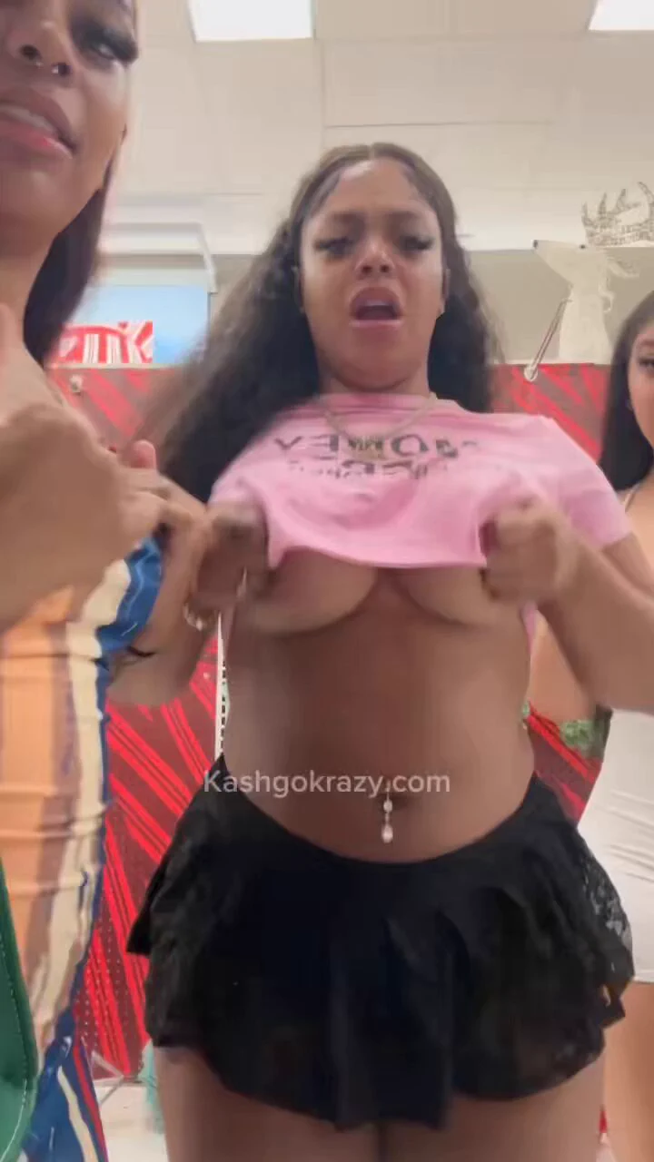 We got kicked outta target for this 🙊 https://t.co/5Rp6CvDZ1B