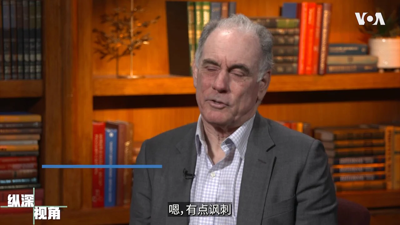 黎智英告诉前壹传媒董事祈福德 (Mark Clifford)，他自认是麻烦制造者。祈福德认为黎智英爱中国，更爱香港，他只是不喜欢中共，但是为何这成为犯罪？香港政府指控黎智英"串谋勾结外国势力"，使外国政府制裁中国和香港。黎智英否认指控。请看 #美国之音纵深视角 完整版：https://t.co/kNRumawy2e https://t.co/JXwM6z0jrk
