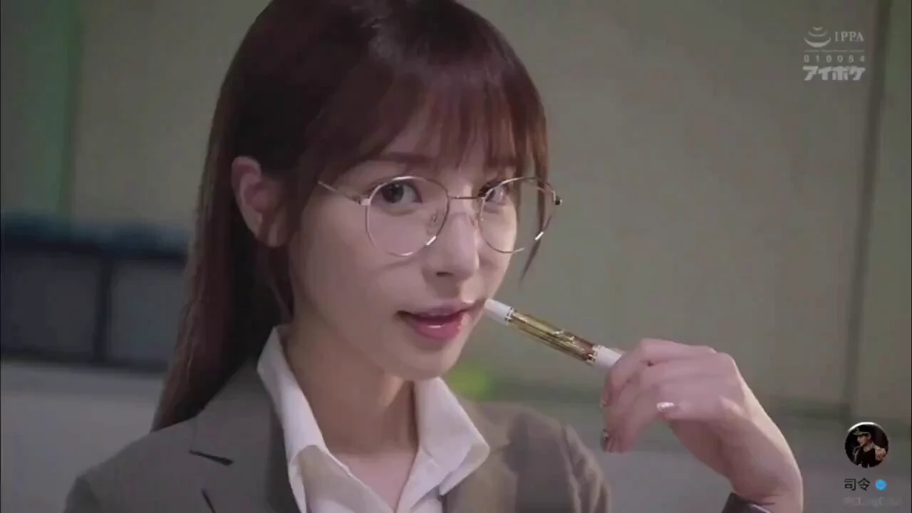 超美的眼镜婊刚见面就拔下男主的裤子口含大棒子，诱人的情趣内内太迷人了。投稿💌：@SexytoBaby@SexytoLady@SexytoDoll@SexytoGirlhttps://t.co/j2qzFfHZnb