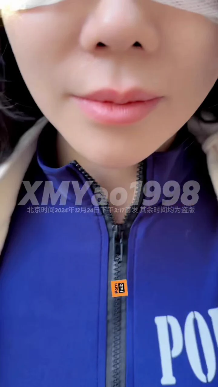 带瑶瑶去公园给我口，还以为到一个偏僻的小路会比较安全😂结果正享受的时候，一个拎着摄像机的大哥突然闯入❤️完整版私信入门观看❤️@ToBulma @ToBulaer @KawasawaSen@BulmaList https://t.co/7ZmgE7AikW