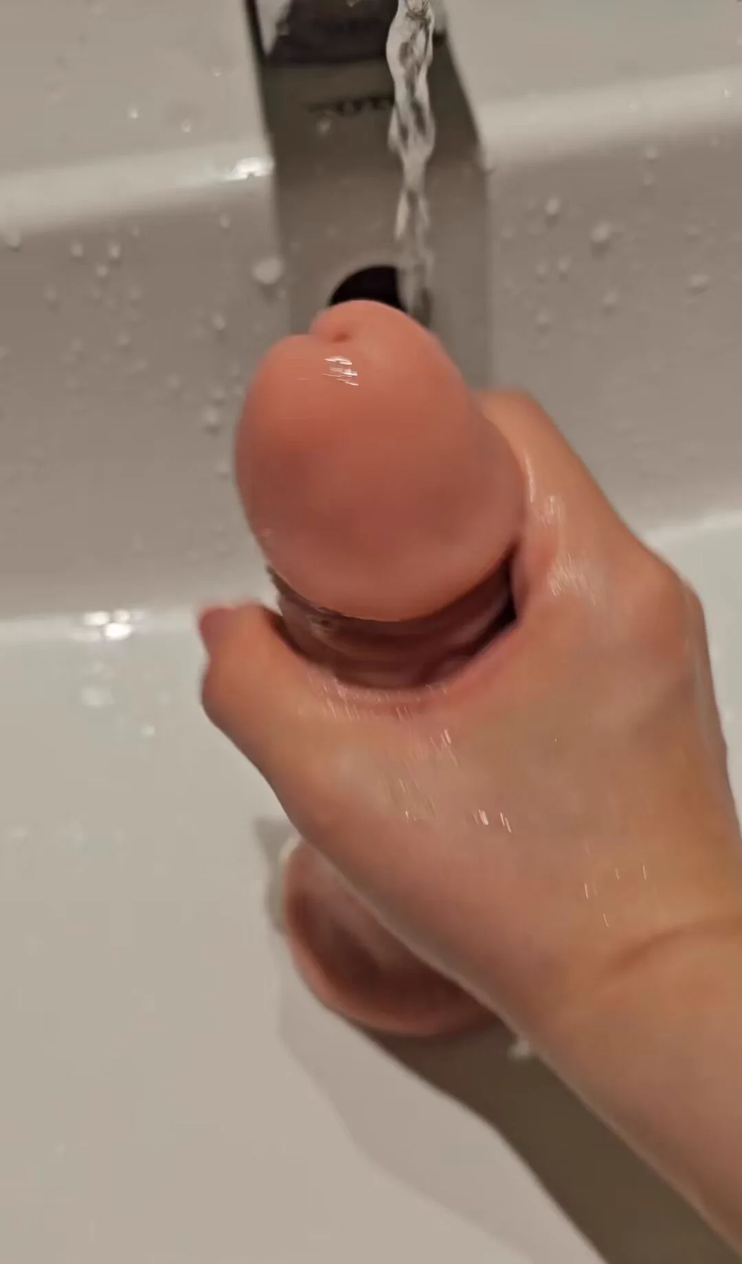 早上起床刷刷牙～好久沒看到男人晨勃了哦底下留言+866後丟照私訊我 https://t.co/1uAKPLmPQx