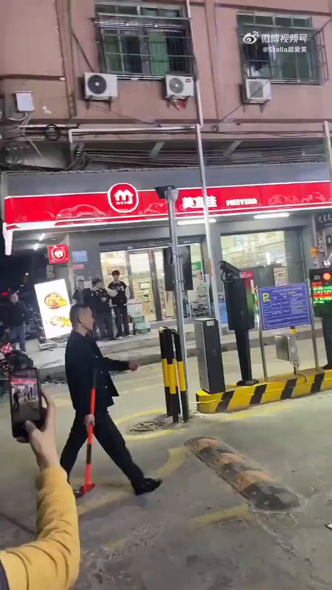 虽然说不要暴力，中共这种到处剪羊毛乱收费的，老百姓已经被逼到死胡同里了，讲道理不如给它两锤子，没钱吃饭了，还收你个锤子🤣 https://t.co/BKU20yJvFm