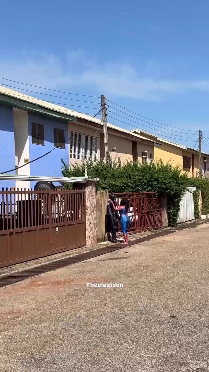 Batman vrs spider man. https://t.co/0ARudY3zoB