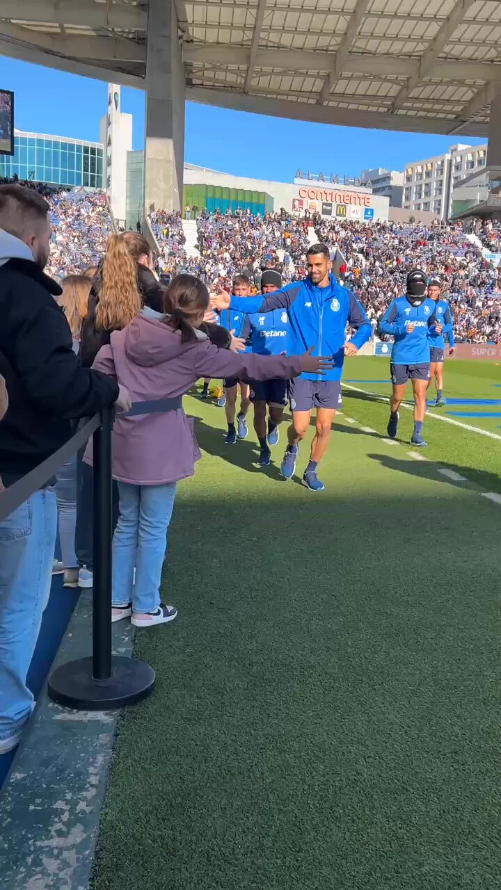 🤜🤛🐉 https://t.co/P9UQFNiP2h