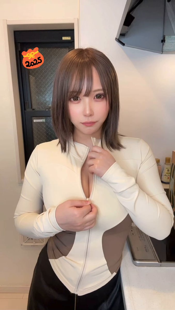 おけおめです⛩🖤
今年もよろしくお願いしますっ！！
みんなで楽しい一年にしようね🐣💓
#2025年 https://t.co/XtzpOc8K2O