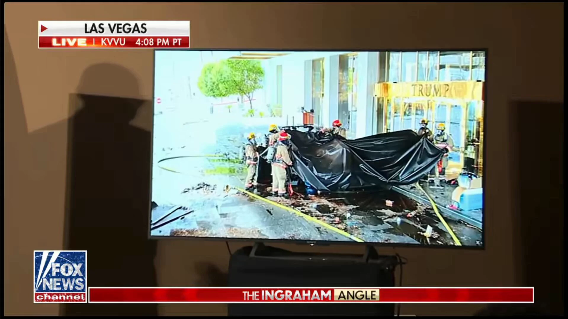 🚨 #BREAKING: Las Vegas Police release new video of the exploded Cybertruck outside of the Trump Hotel, showing explosive ordinances in the backPolice credited the lack of damage to the Trump Hotel to the strength of the Cybertruck, as it remained mostly intact.“The explosion went up and out.”