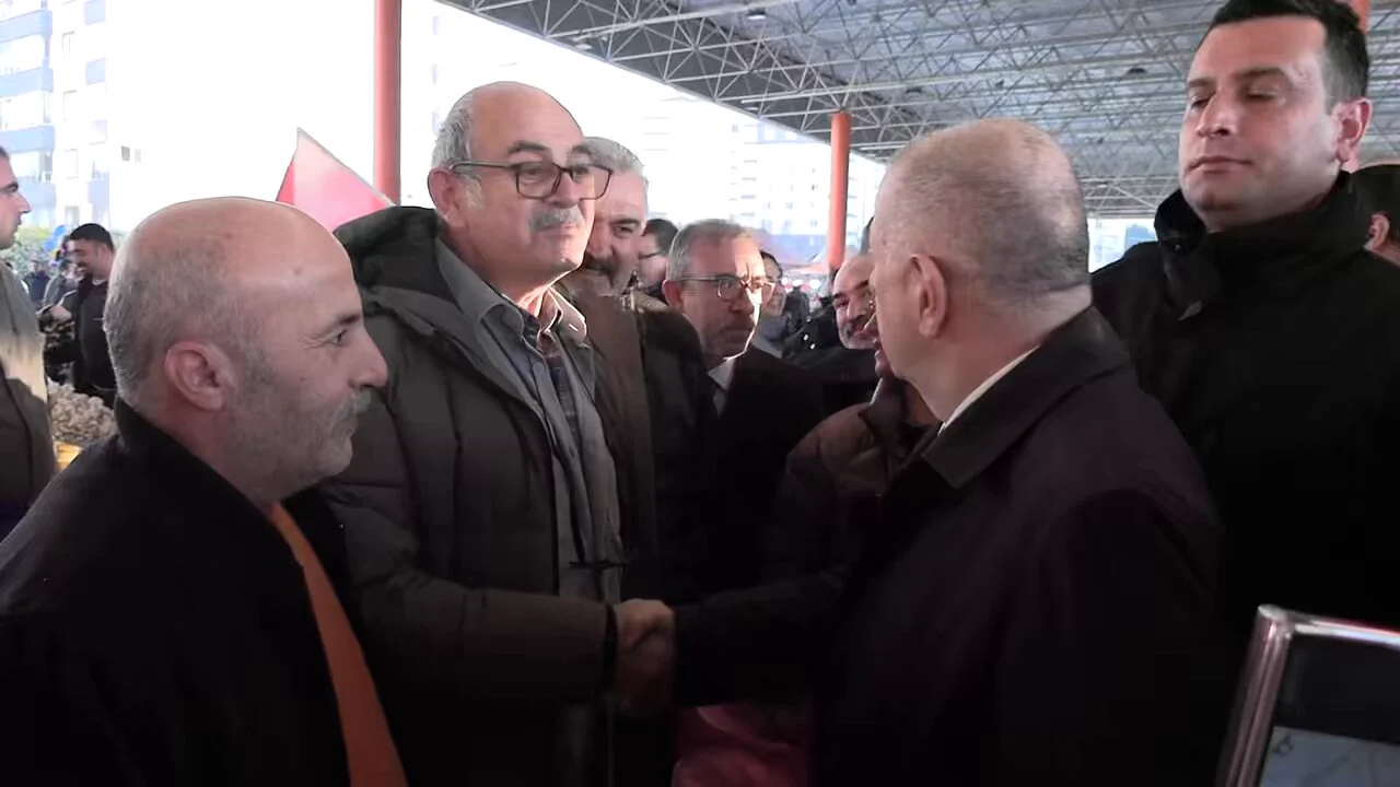 Dün pazar yerinde bir yurttaş ağladı. Neden mi? Dinleyin anlayacaksınız. @zaferpartisi https://t.co/zNOWtevjtX