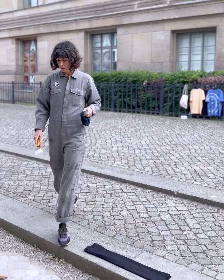 Utility cover used for T.shirt art 

📹 raubdruckerinberlin
 https://t.co/um44yhcT0y