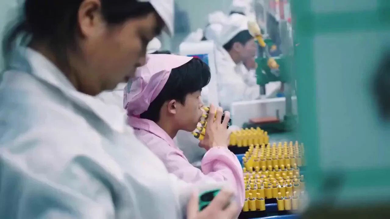 Worker at a disposable vape factory tests up to 10,000 vapes a day https://t.co/ttsrEiolAZ