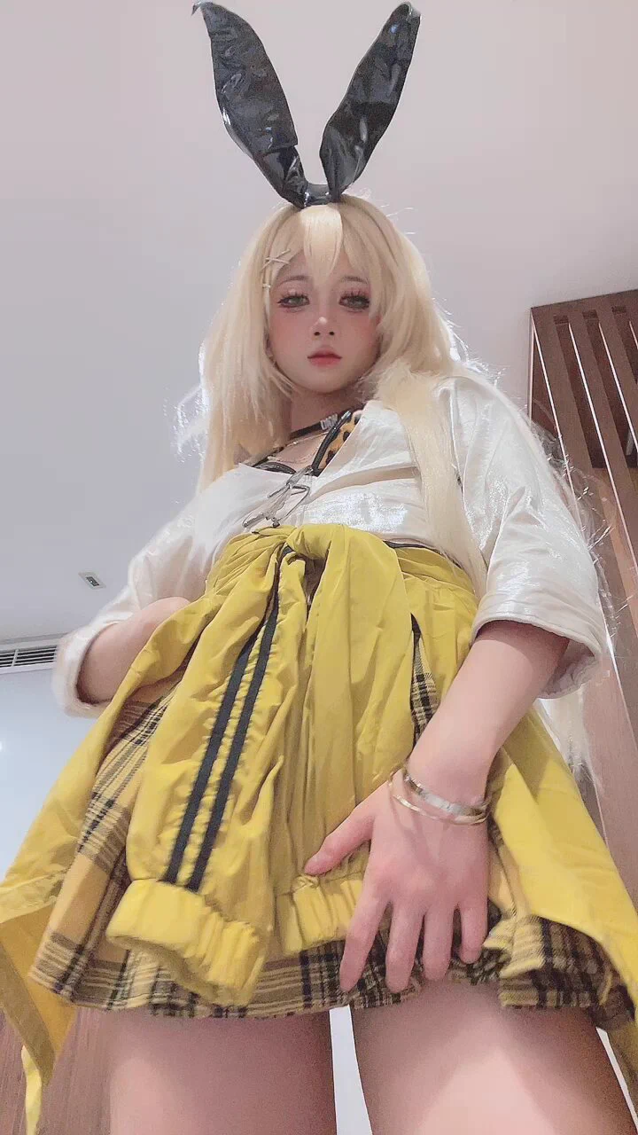 Hey commander 😌~ you can’t escape from me #Rupee for Jan reward#Nikke https://t.co/MDALxyI9Fc