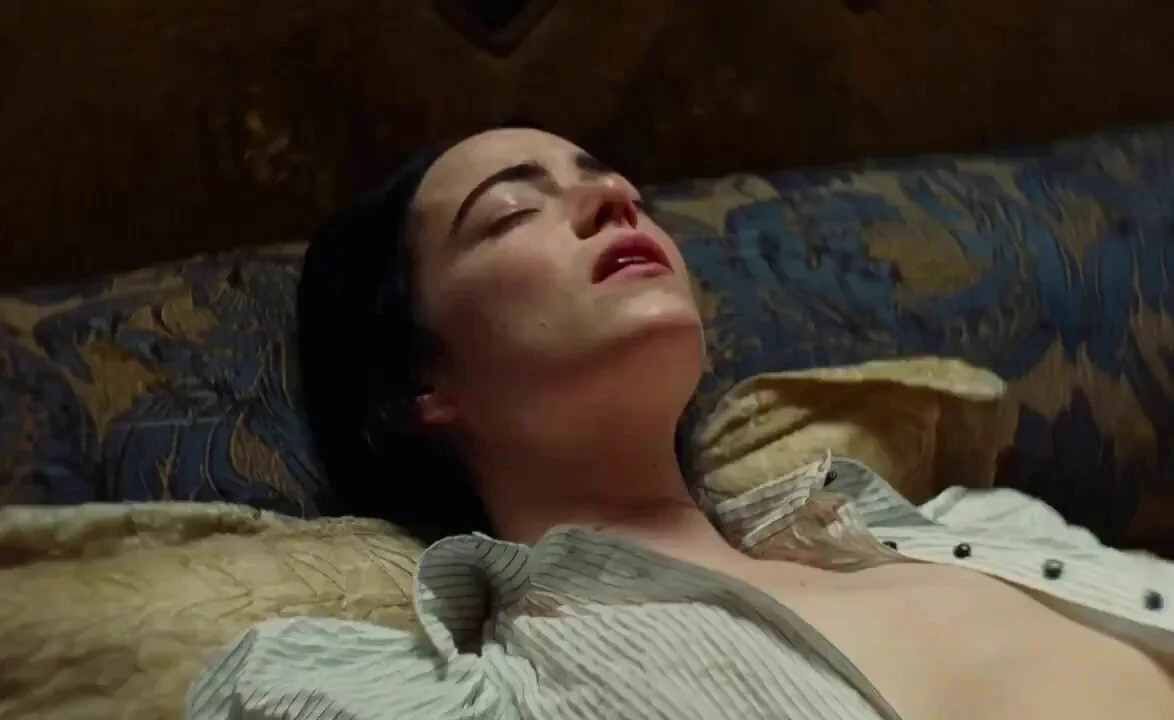 Emma Stone &amp; Suzy Bemba - Poor Things (2023) https://t.co/AEaCykIw2A