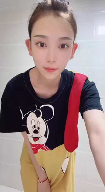 #已购整理全套资源超高颜值小骚亩🐶给男友拍视频被流出，白白净净邻家小妹妹的感觉，露脸露点拍摄洗澡全过程，洗的干干净净去床上发骚自慰喷出大量白浆自己全部吃掉，真的反差感太强了，这种乖乖女发烧太有感觉了！#全套资源完整更新主页置顶投稿✉️：@DaFoer_ @UeeTuip @Daguidiyi @UeeDok @Fojiangnice @UeeWhy